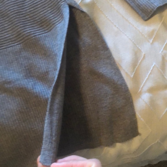 Gray sweater - Picture 3 of 4